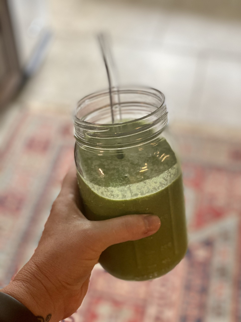 You are currently viewing Mean, Green Matcha Superfood Smoothie Recipe
